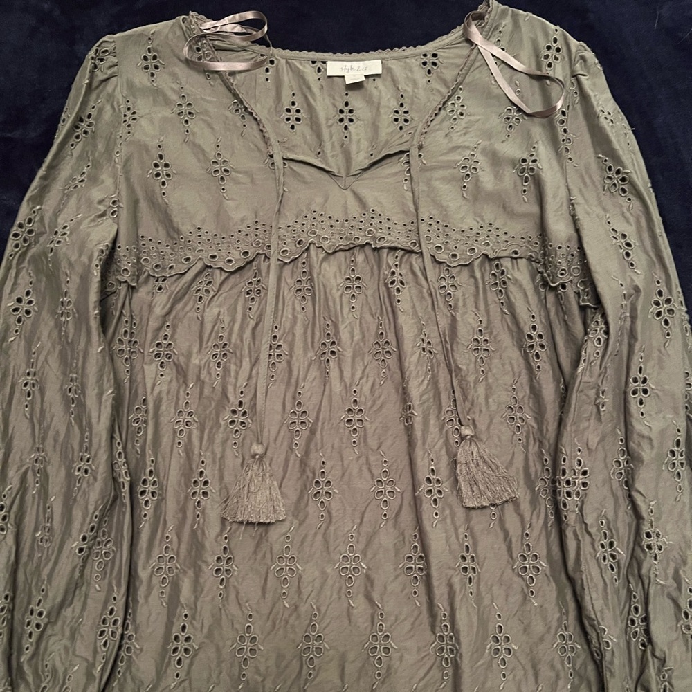 Long sleeve floral women’s top.